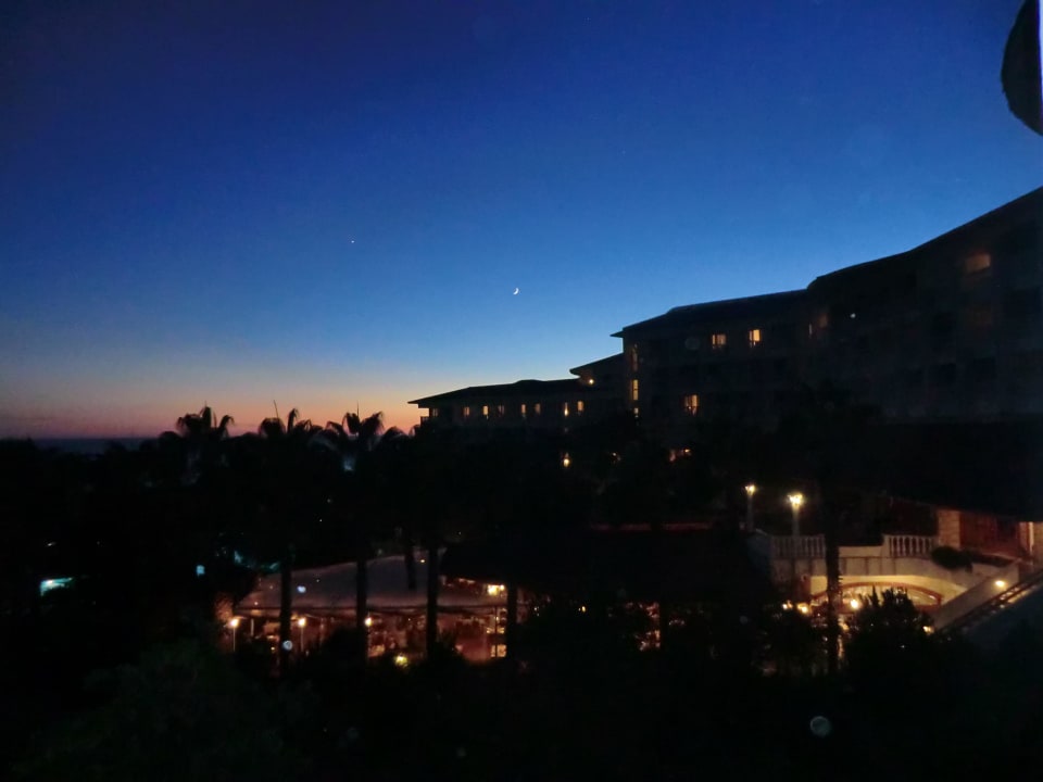 Mond und Stern bei Sonnenuntergangn Hotel Defne Garden
