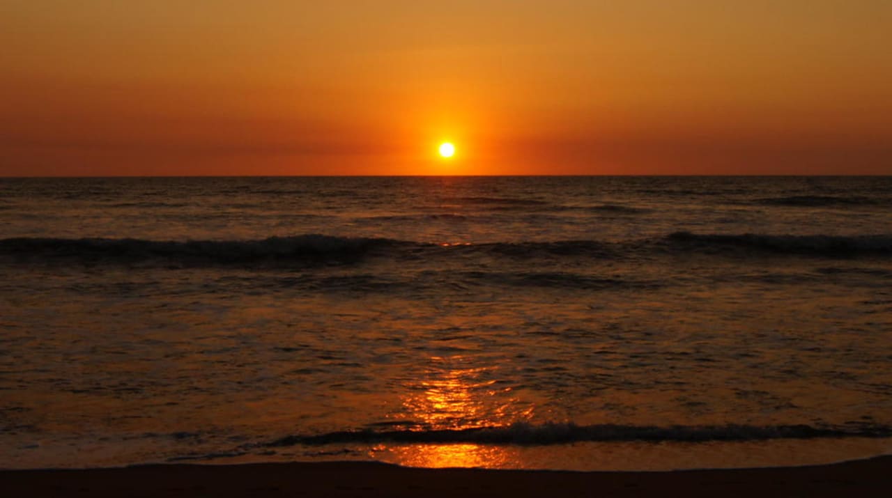 Zachód słońca Mermaid Hotel & Club