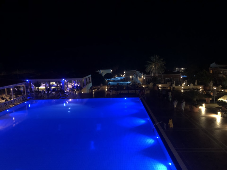 Pool Porto Bello Royal