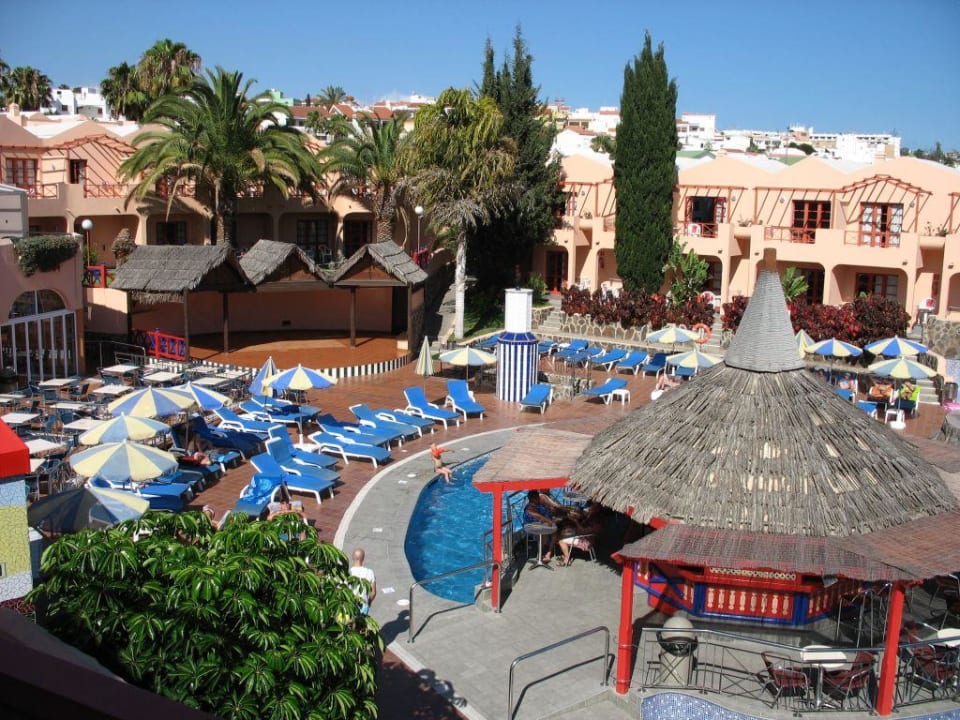 großer Pool mit Bar Turbo Club