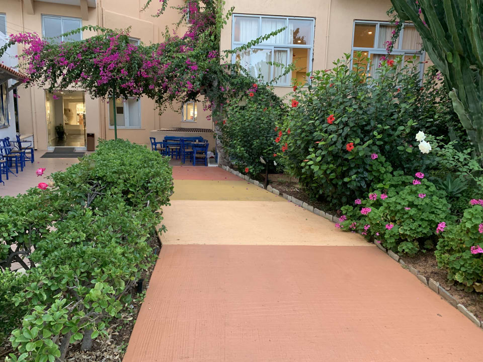 Gartenanlage Anissa Beach & Village