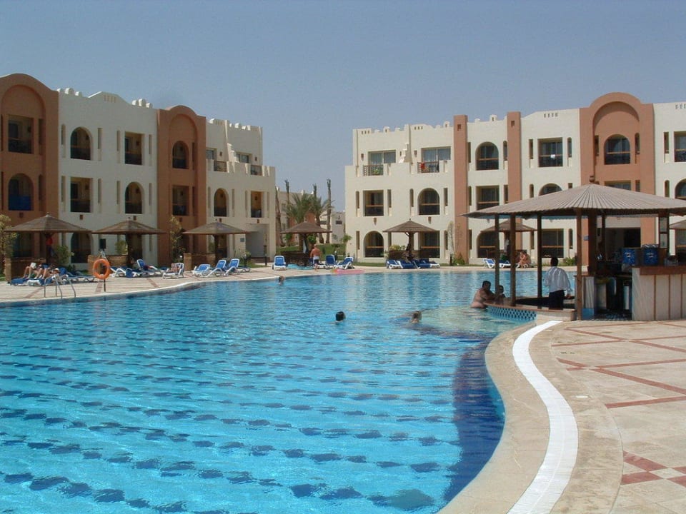 Ein Pool von vielen SUNRISE Royal Makadi Resort