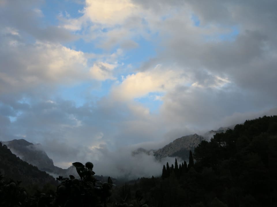 Blick auf Gebirge Fornalutx Petit Hotel