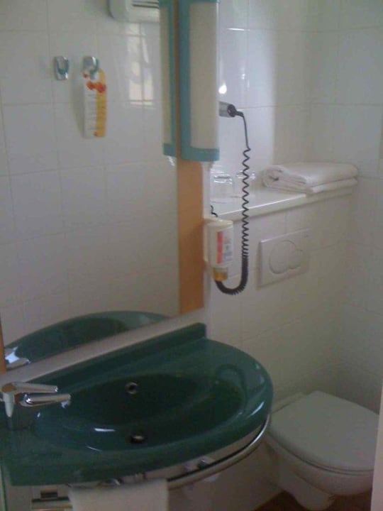 Badezimmer ibis Hotel München City