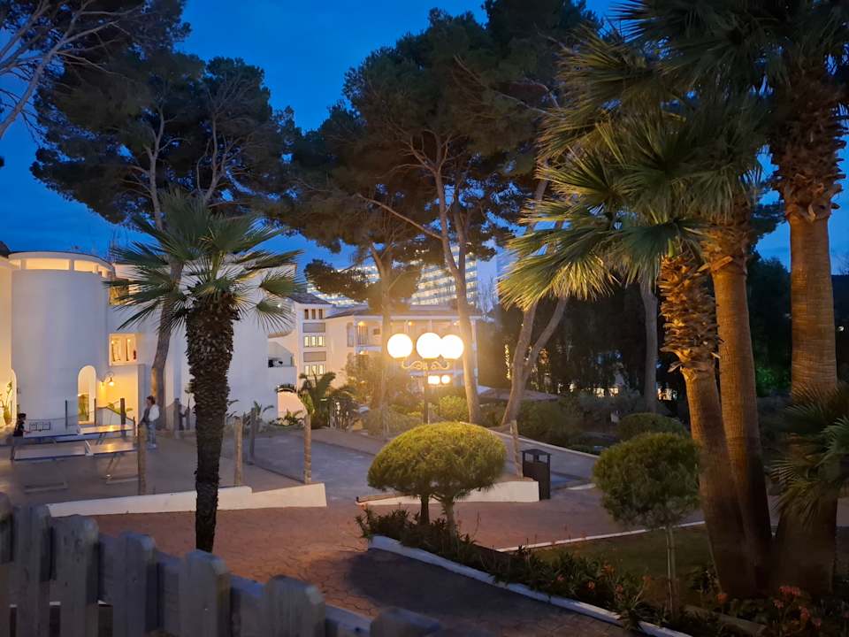 Außenansicht Hotel Beach Club Font de Sa Cala