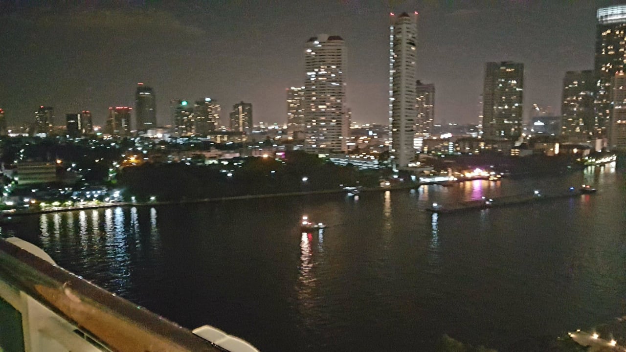Ausblick bei Nacht Chatrium Hotel Riverside Bangkok
