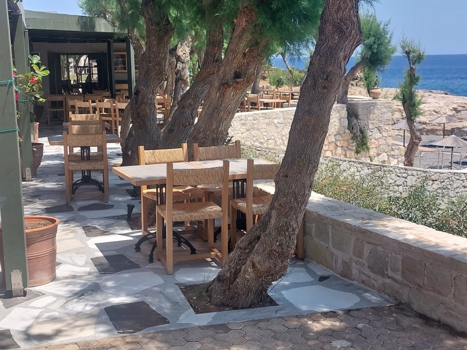 Gastro Hotel Kakkos Bay