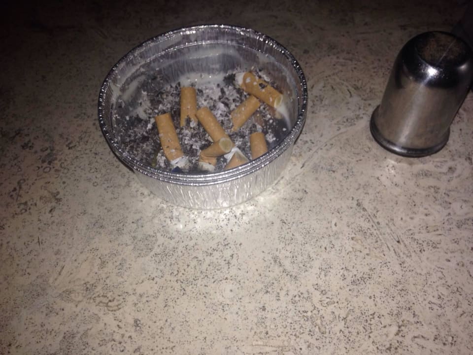 Gebrauchter Puddingbecher vom Personal gebracht! Club Resort Atlantis