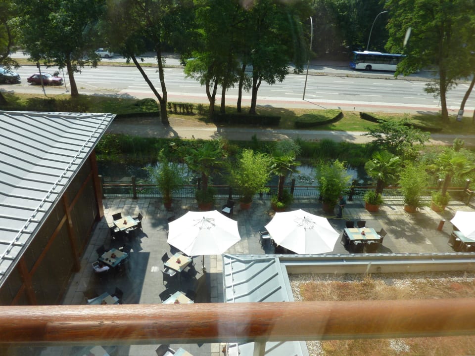 Auf Strasse und Frühstückstische Park-Hotel Hagenbeck