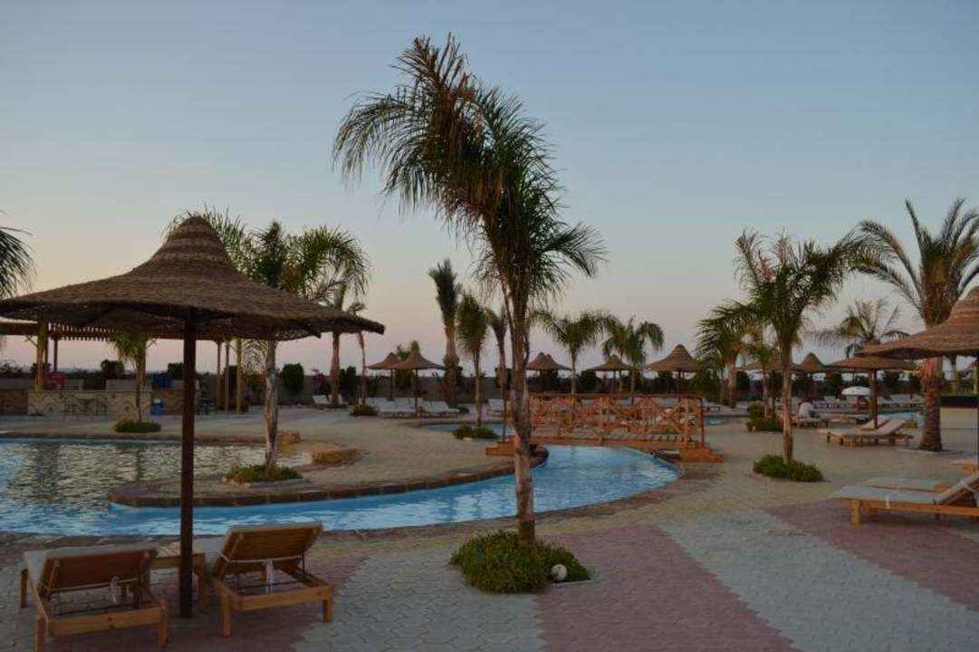 Basen Three Corners Sea Beach Resort