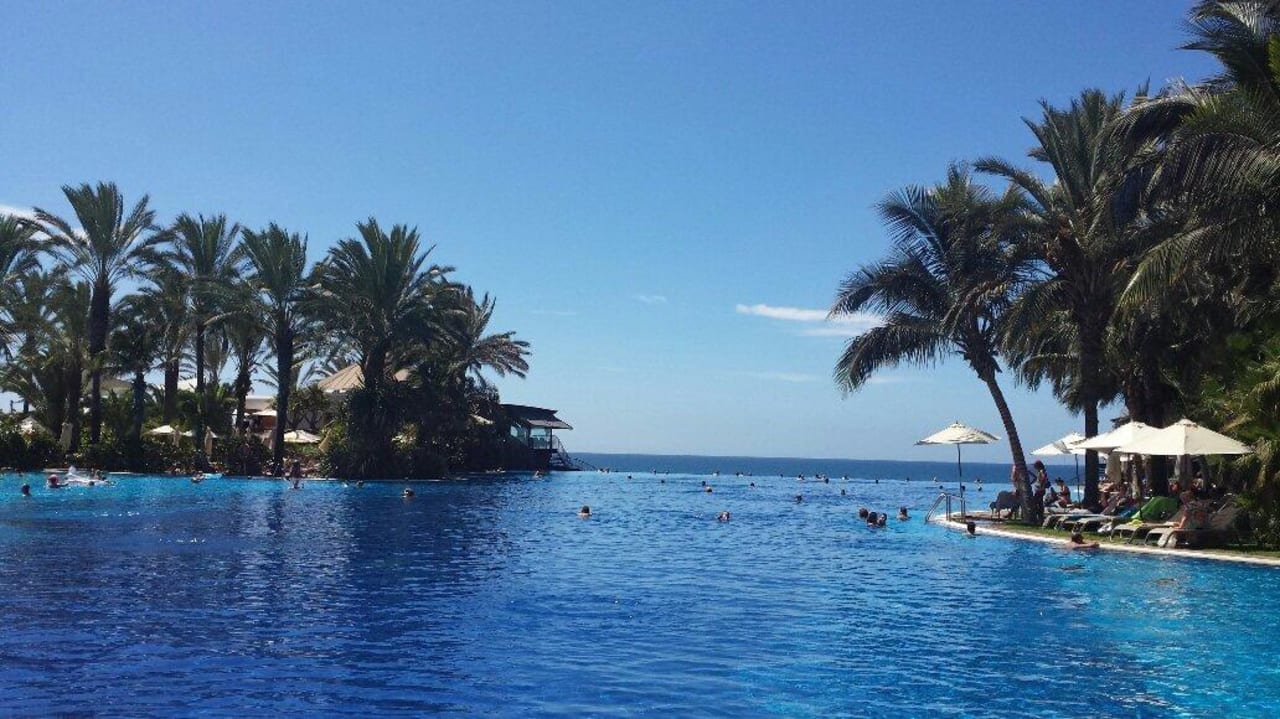 Hauptpool mit direktem Meerblick Lopesan Costa Meloneras, Resort & Spa
