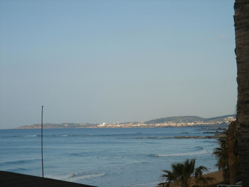 Blick vom Hotel aufs Meer Aska Hotel Just in Beach