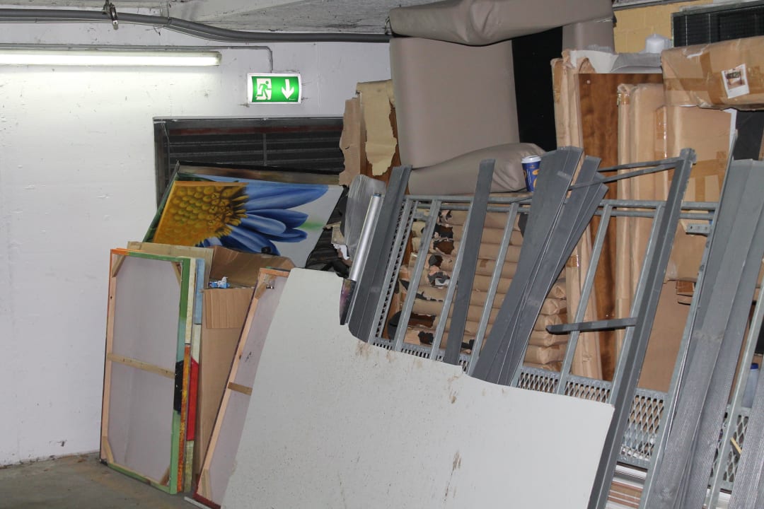 Spermüll vor Fluchtweg Hotel Domicil Hamburg by Golden Tulip