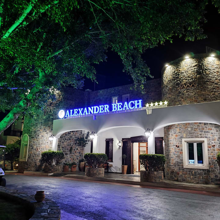 Außenansicht Alexander Beach Hotel & Village Resort