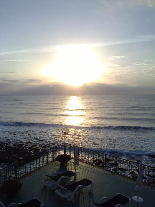 Blick auf Strandterrasse Hotel Savoia