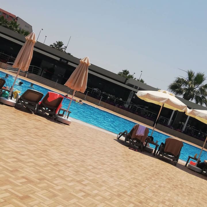 Pool VONRESORT Golden Coast