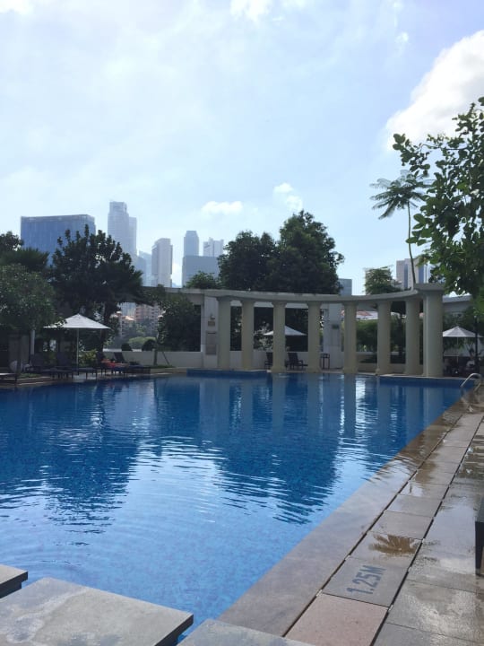 Schöne Poolanlage The Robertson House by the Crest Collection