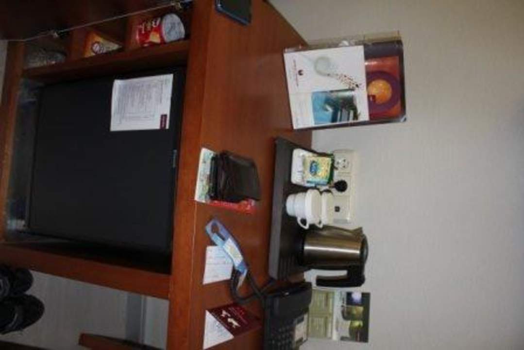 Minibar plus hilfreiches Zubehör Hotel Mercure Lisboa