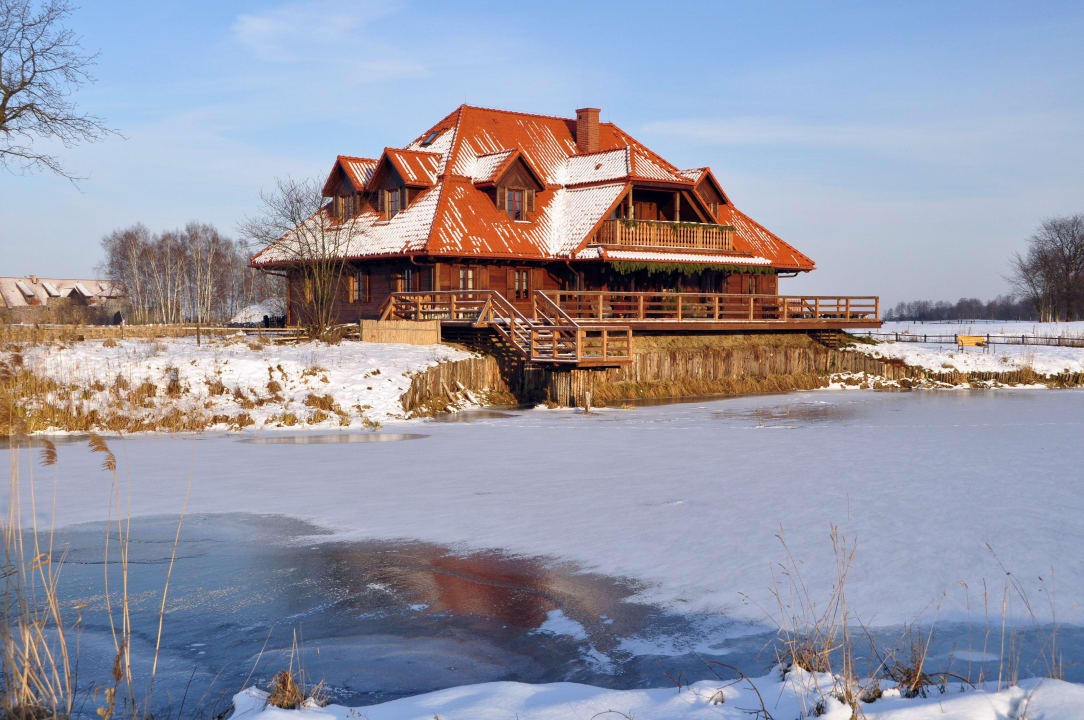 Stanica zimową porą Dwór Stanica Rzeczna Łabędzie