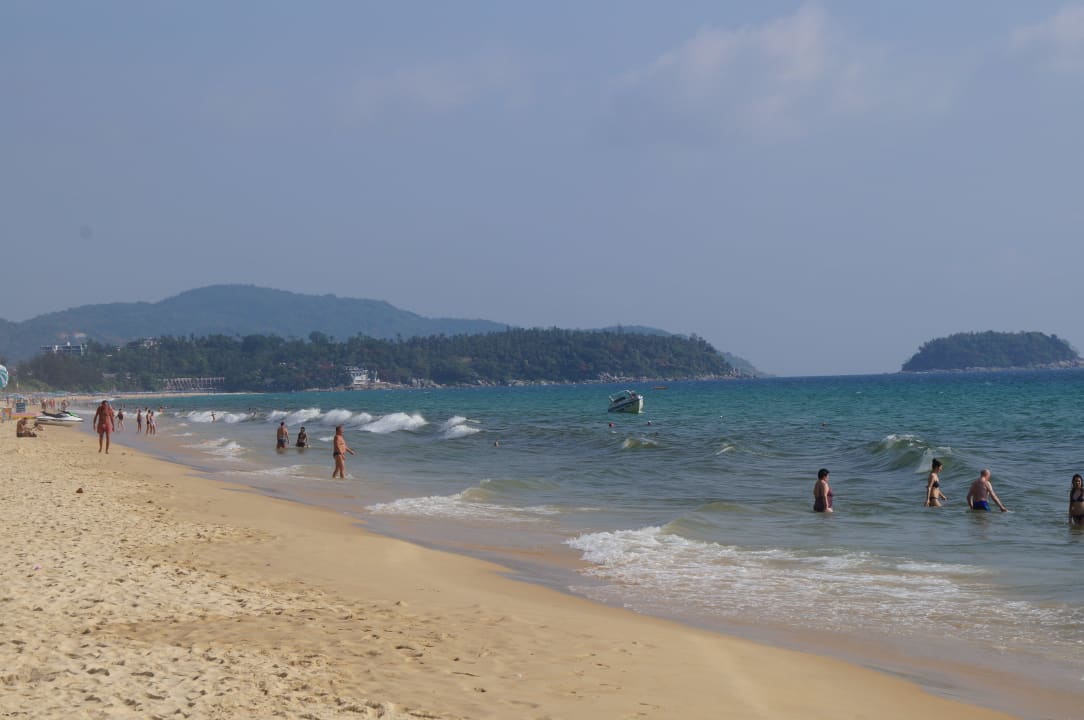 Strand hinter dem Hotel Best Western Phuket Ocean Resort