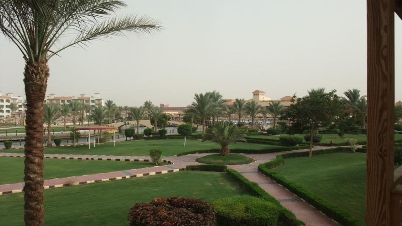 Blick vom Balkon in die Anlage Pickalbatros Dana Beach Resort - Hurghada