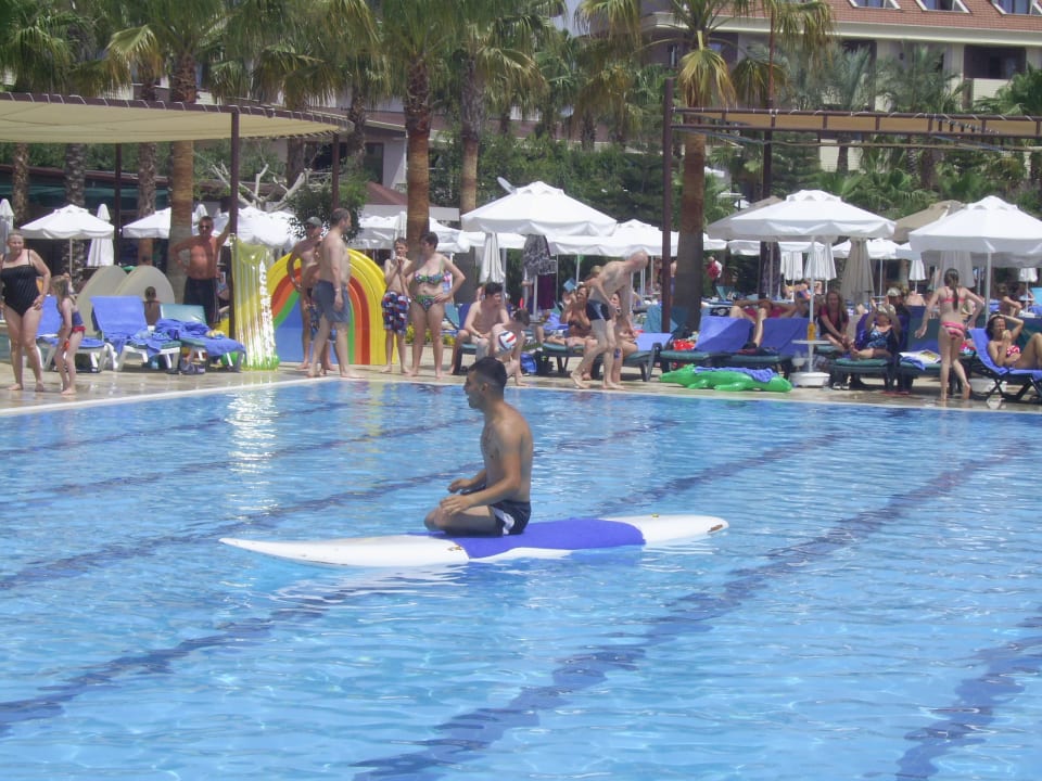 Poolspiel Hane Family Resort