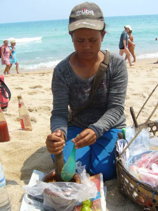 Strandverkäufer The Fair House Beach Resort