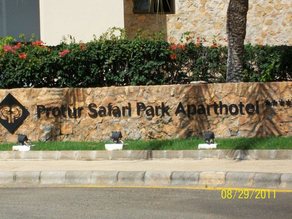 Ausseneingang Protur Safari Park Aparthotel