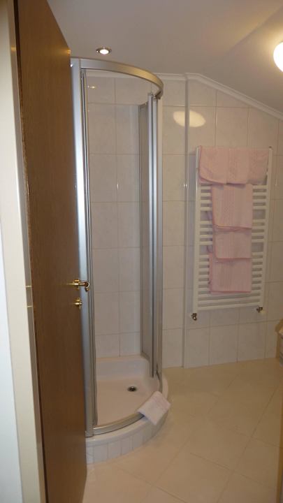 Bad mit Wanne und DU Hanneshof Resort - Gästehaus Maier