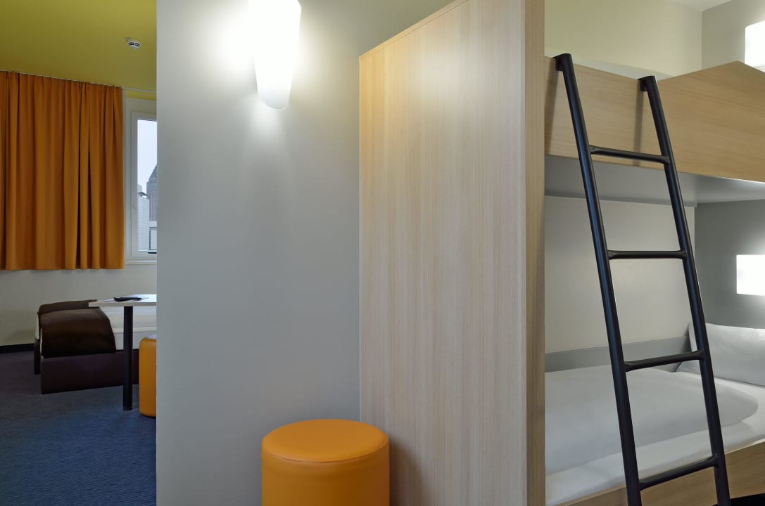 Familienzimmer für bis zu 4 Personen B&B Hotel Frankfurt-Hbf