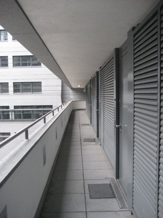 Überdachter Zugang zu Appartements Hapimag Resort Berlin Gendarmenmarkt