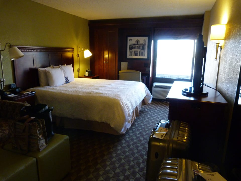 Blick zum kleinen Fenster Hampton Inn I-10 & College Drive