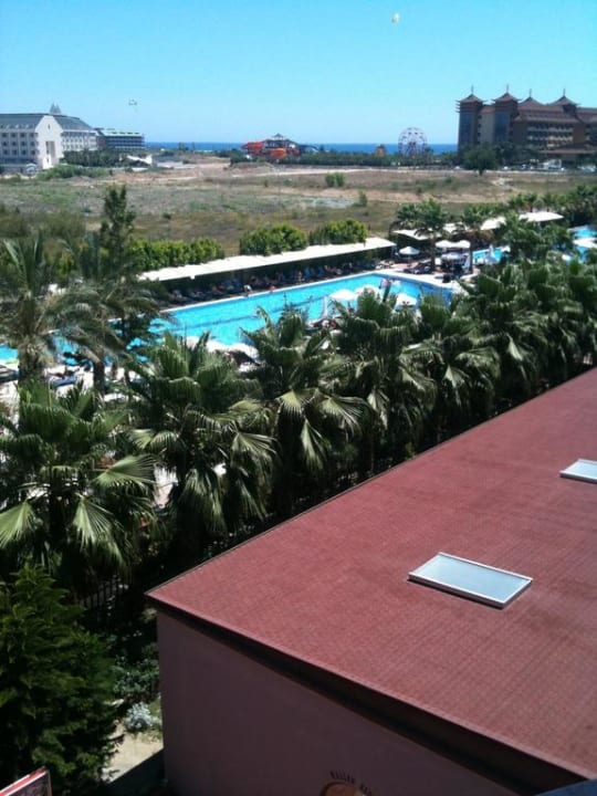 Von Zimmer aus bis zum Pool, Rojal Dragoo und Meer Hane Family Resort