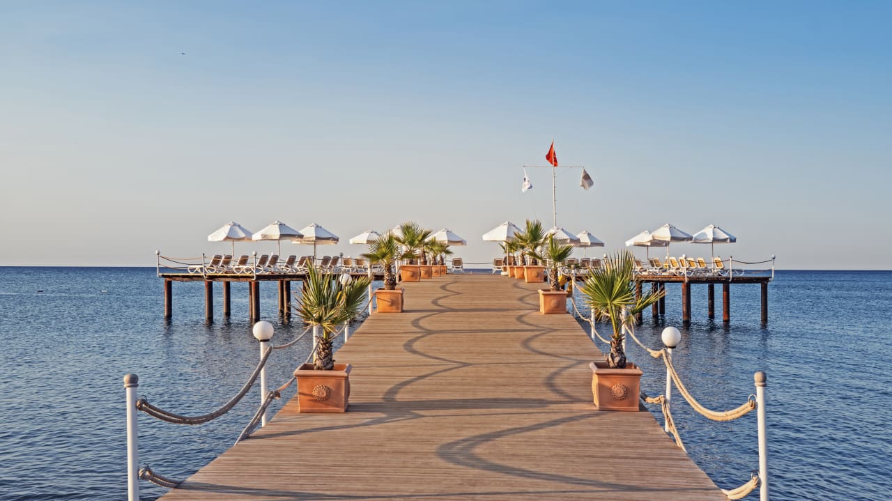 Strand Royal Wings Hotel