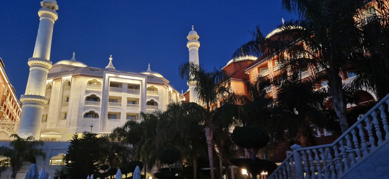 Außenansicht Royal Taj Mahal Hotel