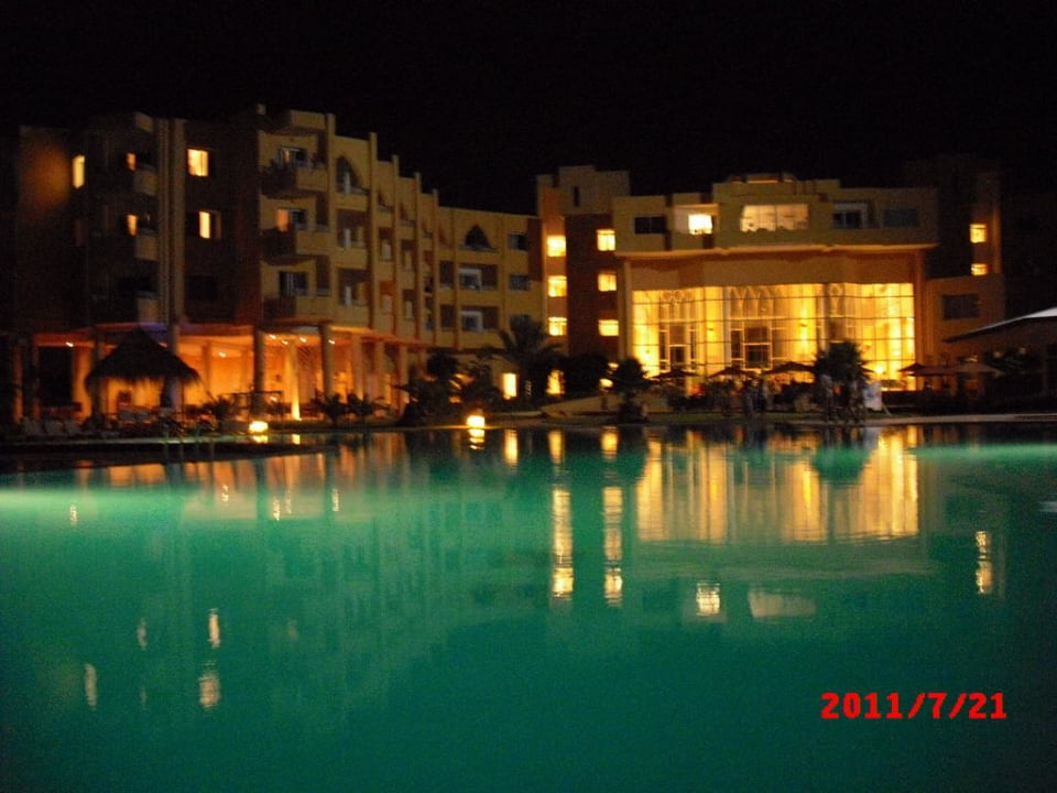 Nocny pohlad na hotel Skanes Serail Skanes Serail Aquapark