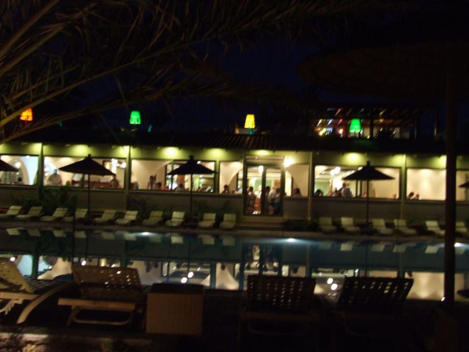 Restauracja nocą Alexandra Beach Thassos Spa Resort