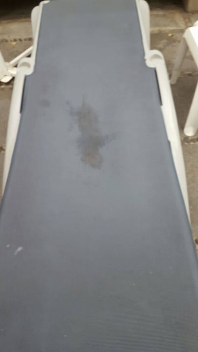 Verdreckte Liegen  Be Live Tenerife - Adults only