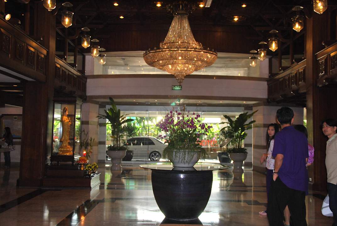 Wyjscie z hotelu Hotel Bangkok Palace