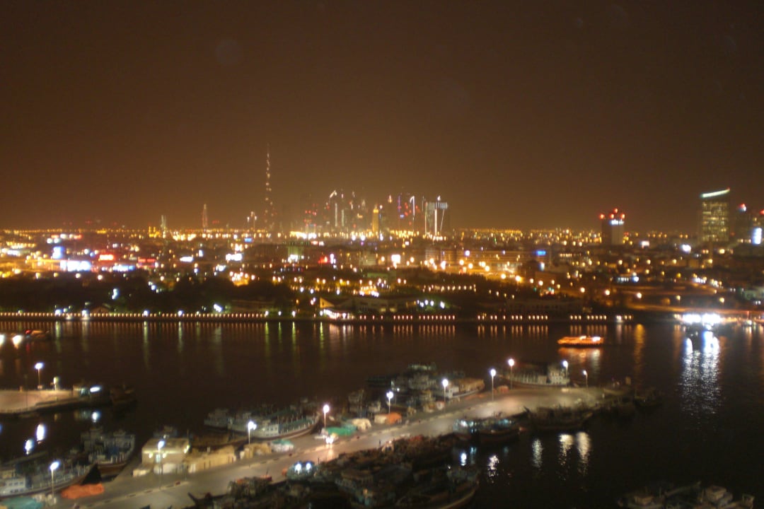 Blick vom Pool von der 15.Etage bei Nacht Golden Sands Hotel Creek