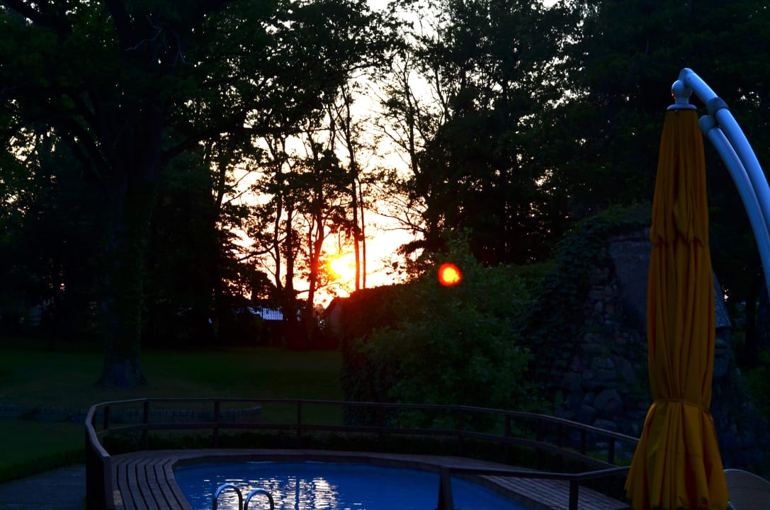 Abendstimmung im Hotelpark Hotel Bernstein Palace