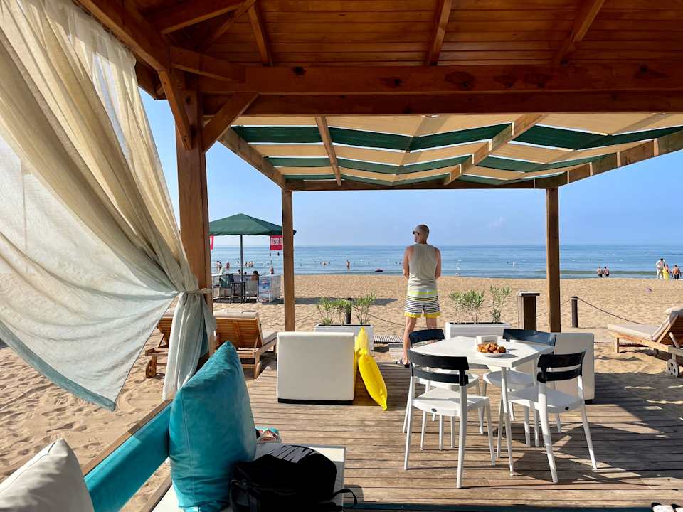 Strand Kamelya Aishen Club