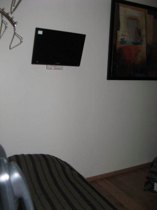 Flat TV an der Wand Hotel Des Nations