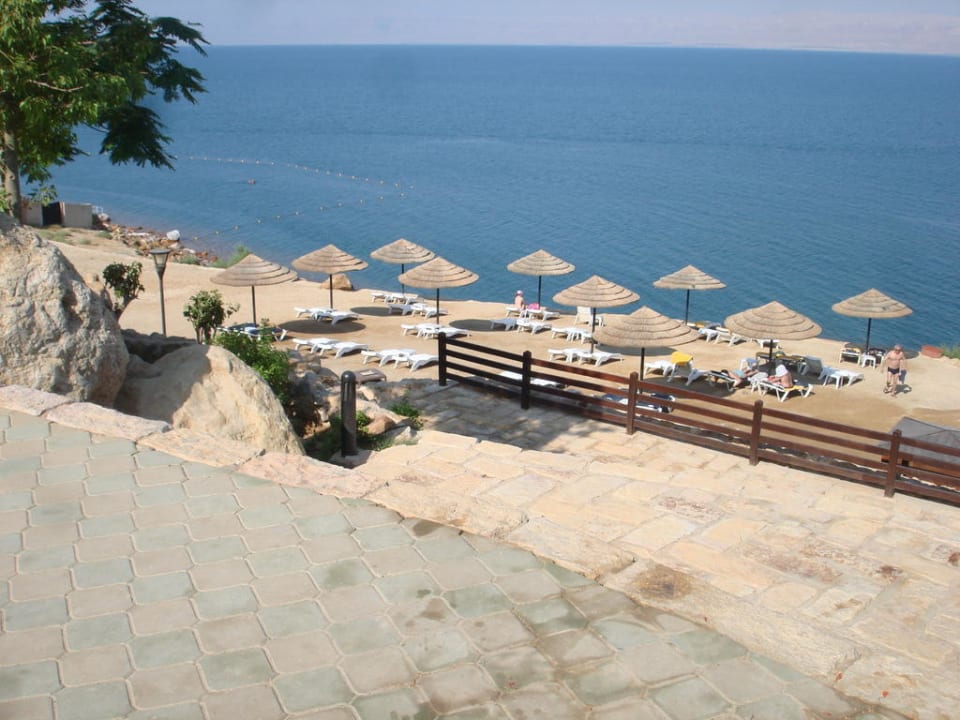 Вид на пляж сверху Dead Sea Marriott Resort & Spa