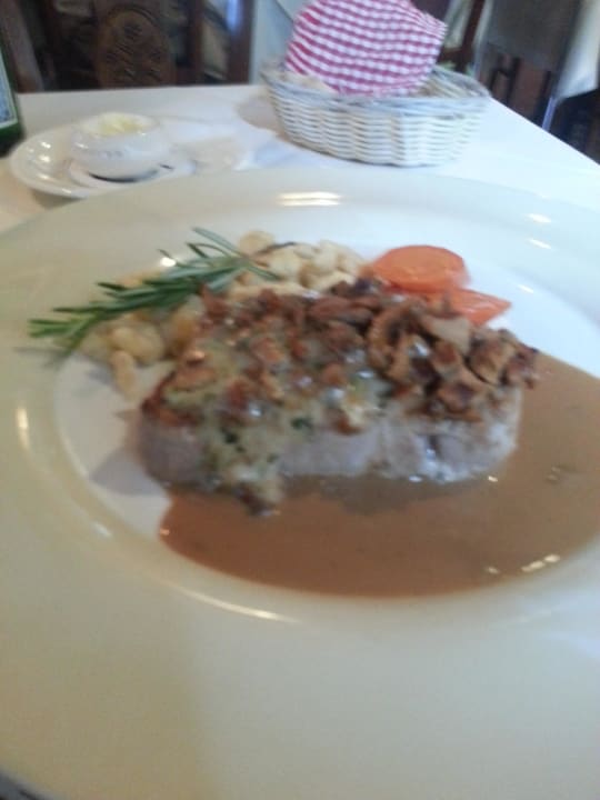 JedenAbend ein kulinarisches Feuerwerk Tradition Julen Hotel