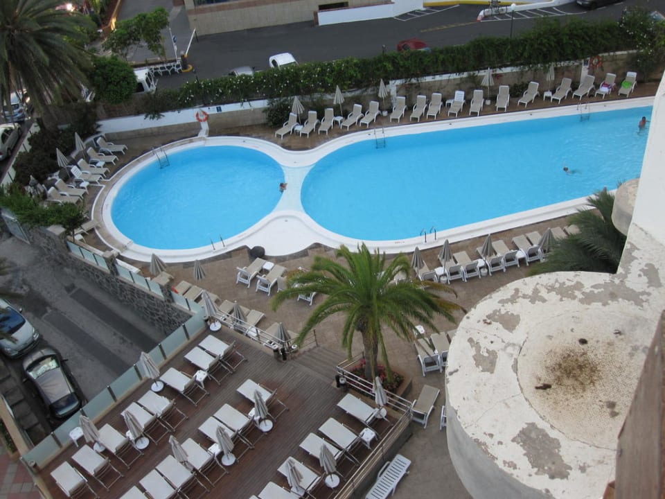 Poolansicht vom Zimmer Bull Escorial & Spa