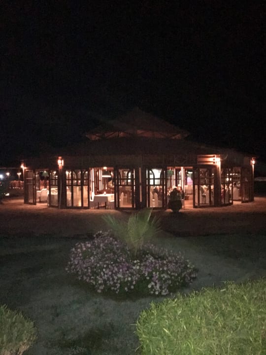 Panarama-Bar by night Three Corners Equinox Beach Resort