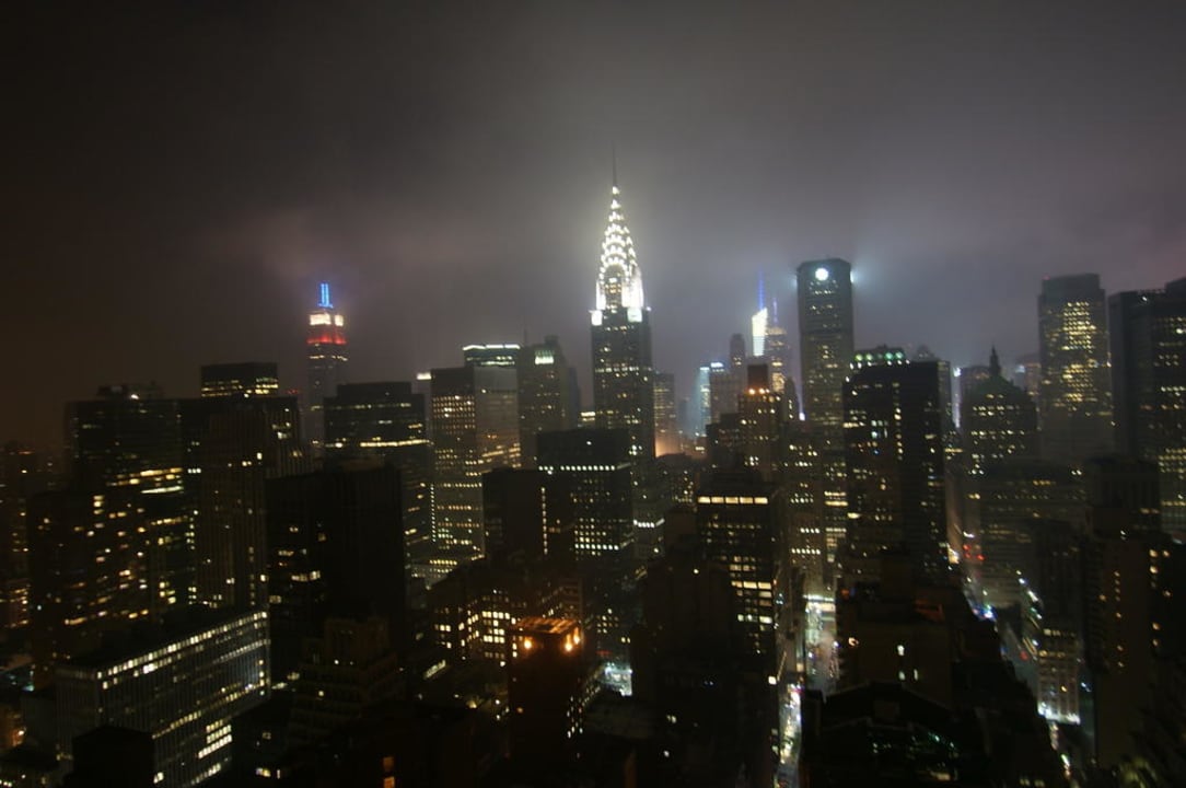 Nachtansicht bei Nebel Millennium Hilton New York One UN Plaza