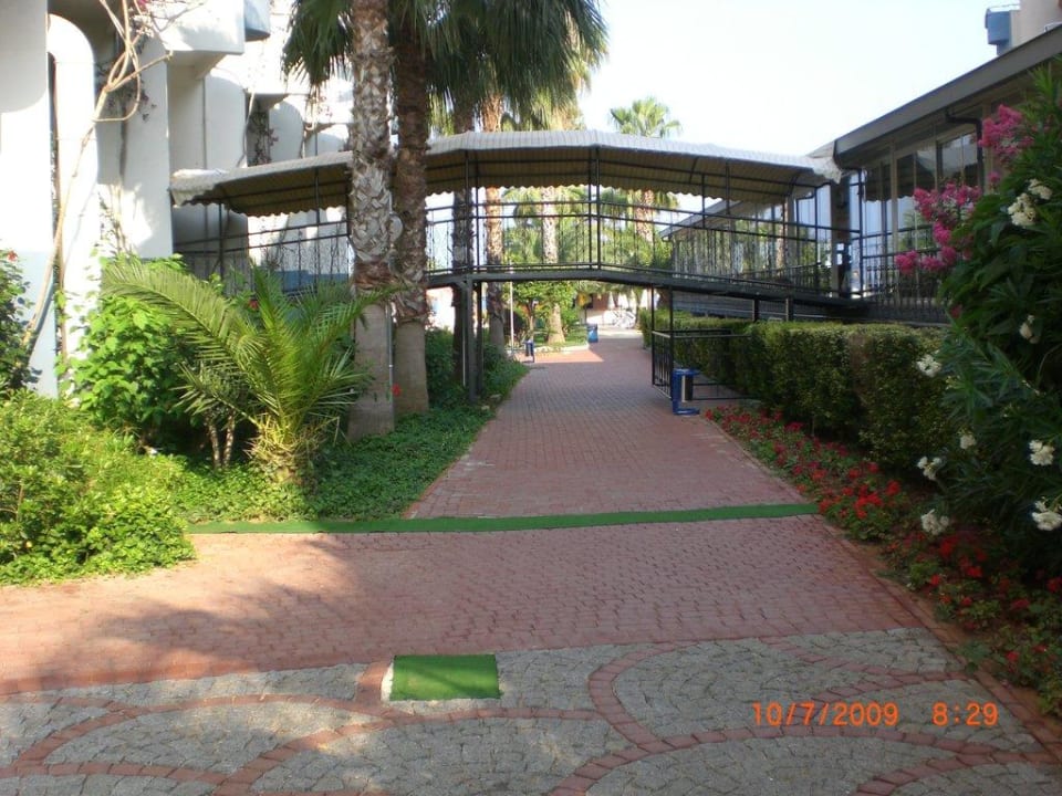 Durchgang zw. B und C Lonicera Resort & Spa Hotel