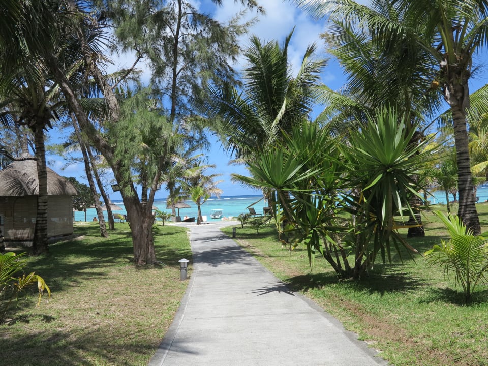 Gartenanlage Crystals Beach Resort Belle Mare, a member of Radisson Individuals